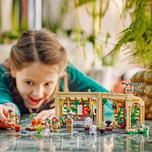 LEGO Harry Potter Hogwarts Castle: Herbology Class Set with Neville Longbottom, Hermione Granger & Prof. Sprout Minifigures - incl. 3 Mandrake Toy Plants - Gift for 8+ Year Old Girls & Boys - 76445 - 10