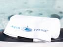 PoolSpezi AquaFinesse Boîte pour l'entretien de l'eau de jacuzzi et SPA avec granulés de chlore ou pastilles de chlore Édition limitée incl. serviette en éponge (pastilles) - 4