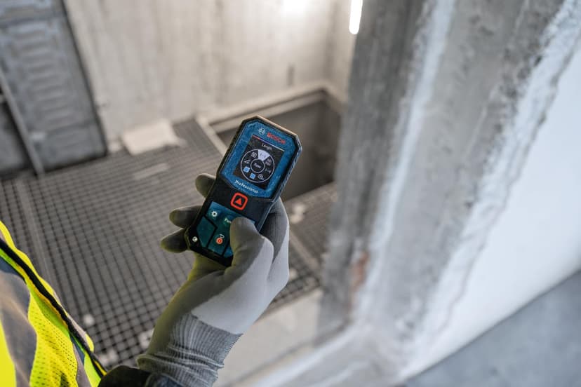 Bosch Télémètre Laser Professionnel GLM 40-31 (IP65, boîtier Absorbant Les Chocs, calculs automatiques de Longueur/Surface/Volume, écran Couleur Claire, Compatible avec la Batterie Li-ION) - 7