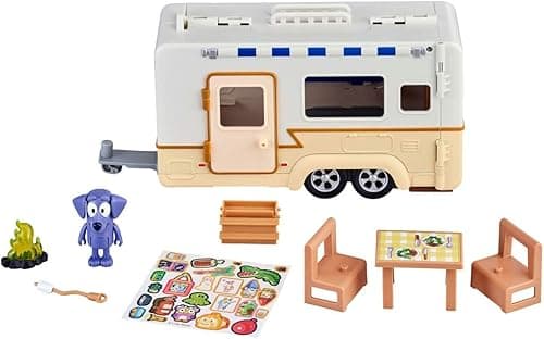Bluey – Ensemble de Jeu Aventure Caravan de Bluey rabattable et dépliable avec cuisine et lits de camp – une figurine Jean-Luc articulée de 6.3 cm et des accessoires de feu de camps inclus.