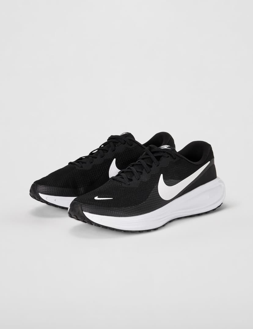 Nike Men's Revolution 8Sneaker - 6