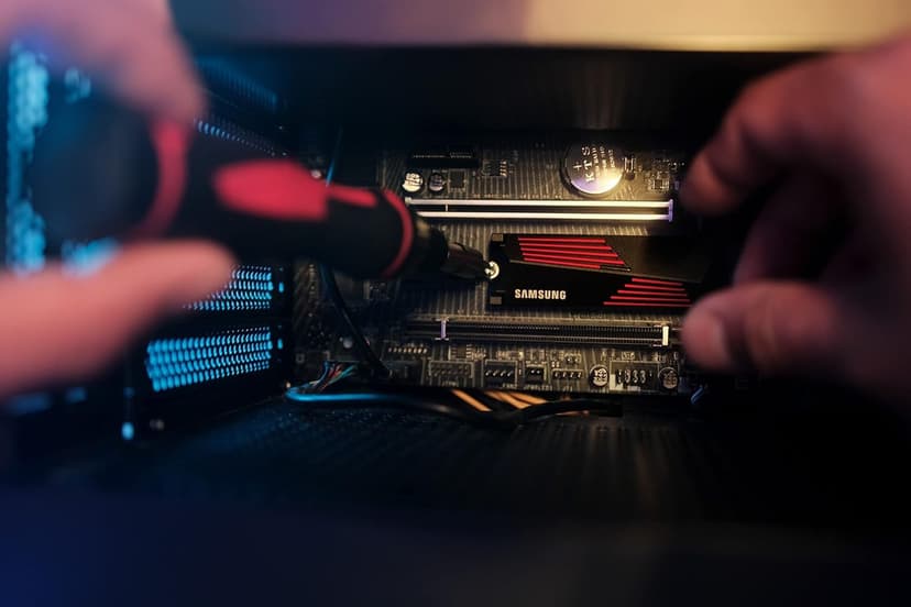 Samsung 990 PRO Heatsink NVMe M.2 SSD with heat sink, 1 TB, PCIe 4.0, 7,450 MB/s read, 6,900 MB/s write, Internal SSD with RGB for PC/console gaming and video editing, MZ-V9P1T0CW - 7