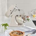 KitchenAid Robot Pâtissier - Artisan - Robot cuisine multifonctions à tête inclinable - Batteur avec 3 accessoires et Bol inox de 4,8 L - Crème - 5