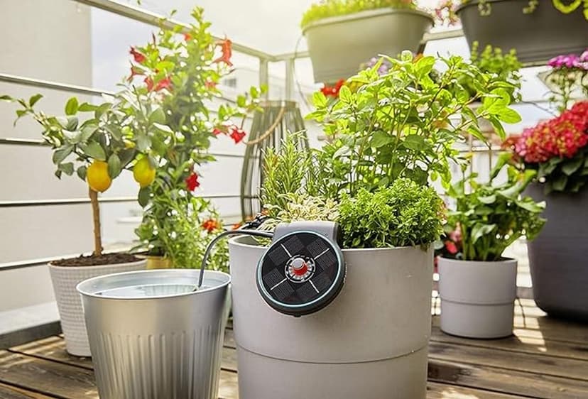Ensemble d’arrosage solaire Gardena AquaBloom : Système d’arrosage fonctionnant à l’énergie solaire pour plantes de balcon et en pot, jusqu’à 4 m de hauteur, quelle que soit la saison (13300-20) - 4