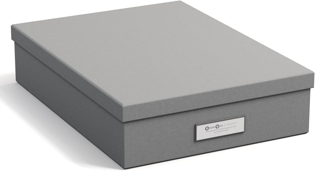 Bigso Box of Sweden Organizador de documentos para folios A4, folletos, etc. – Caja de almacenaje con tapa y etiqueta – Organizador de escritorio de tablero de fibras y papel – gris