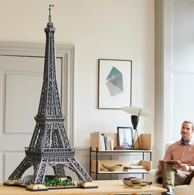 LEGO Eiffel Tower 10307 - 2