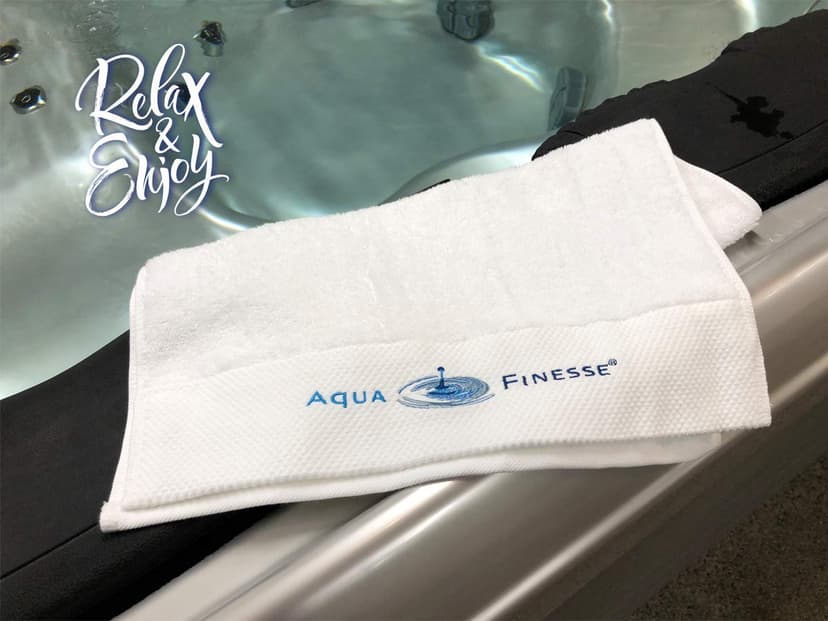 PoolSpezi AquaFinesse Boîte pour l'entretien de l'eau de jacuzzi et SPA avec granulés de chlore ou pastilles de chlore Édition limitée incl. serviette en éponge (pastilles) - 3