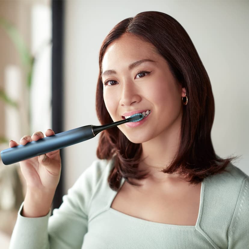 Philips Sonicare DiamondClean 9000 Series Electric Toothbrush, Sonic Toothbrush, Cleaner Teeth and Oral Care, Blue, with 4 x C3 Premium Plaque Defense Brush Heads (Model HX9911/89), 5 Piece Set - 3