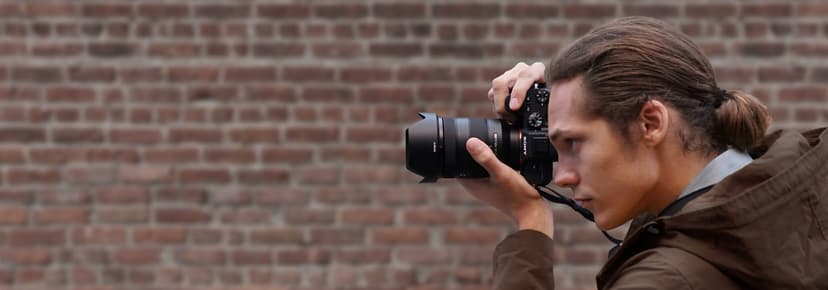Sony Alpha 7 III Full-Frame Mirrorless Camera with 28-70mm Lens (24.2MP, 4K Video, Fast 0.02s 693 Point Hybrid AF & 5 Axis stabilisation - Ideal for Enthusiasts, Hybrid Shooter and Low Light imaging) - 2
