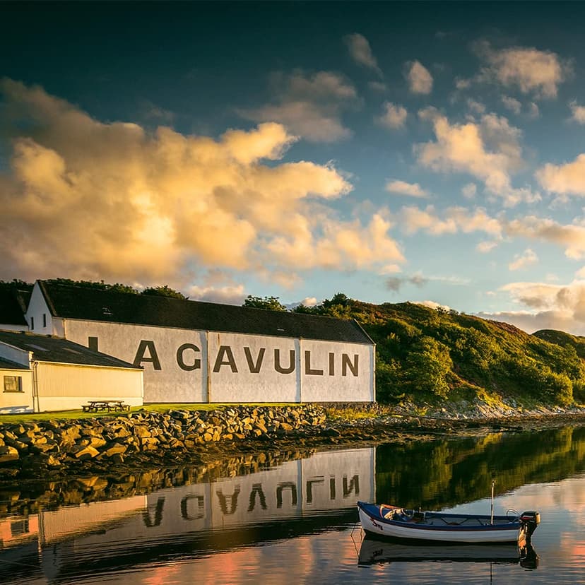 Lagavulin 16 Year Old Islay Single Malt Scotch Whisky | 43% vol | 70cl | Smoky & Intense | Peat-Rich | Sweet & Salty Single Malt | Aged in Oak Casks | Perfect for Whisky Lovers | with Gift Box - 6