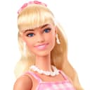 Barbie Le Film Poupée Mannequin Articulée Look Vintage en Robe Vichy Rose Et Blanche, avec Collier De Marguerites, À Collectionner, Jouet Enfant, HPJ96 - 3