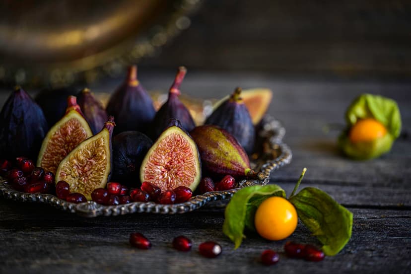 Nikon NIKKOR Z MC 105mm f/2.8 VR S Lens (Black) - 2