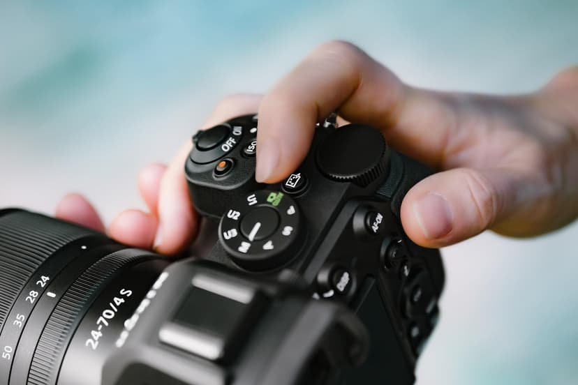 Nikon KIT Z 5II + Z 24/70mm f/4, Appareil Photo Numérique Hybride Plein Format (24,5 MP, 4K/30p, Rafale 14 i/s en RAW ou 30 i/s en JPEG, stabilisation du capteur sur 5 Axes, Double Slots SD - 5