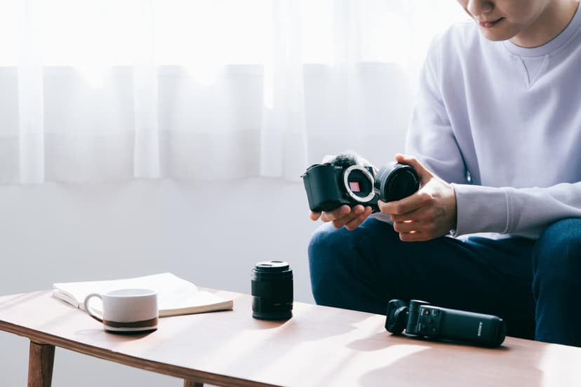 Sony Alpha ZV-E10 | Caméra Vlog à objectif interchangeable sans miroir APS-C (écran pivotant pour le vlogging, vidéo 4K, mise au point automatique des yeux en temps réel) Noir - 6