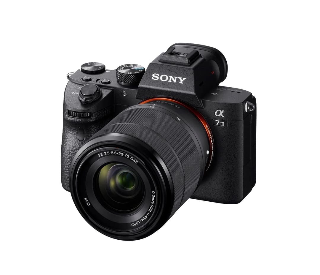 Sony Alpha 7 III Full-Frame Mirrorless Camera with 28-70mm Lens (24.2MP, 4K Video, Fast 0.02s 693 Point Hybrid AF & 5 Axis stabilisation - Ideal for Enthusiasts, Hybrid Shooter and Low Light imaging)