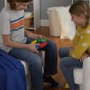 Hasbro Gaming Simon Classique, Jeu de Mémoire Électronique pour Enfants et Familles, dès 8 Ans, avec Sons et Lumières, Taille Compacte, Jeux de Voyage, Famille et Entre Amis - 6