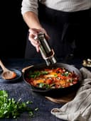 PEUGEOT - Moulin à Poivre Électrique Zeli 14 cm - Avec Eclairage - Poivre Noir Inclus - 6 Piles + Ampoule De Rechange Inclus - Coloris Inox, Abs Chromé Mat - 5