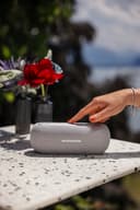 Harman Kardon Luna, Enceinte portable Bluetooth, autonomie de 12 h, étanche à l'eau et à la poussière IP67, son et basses puissantes, Gris - 3