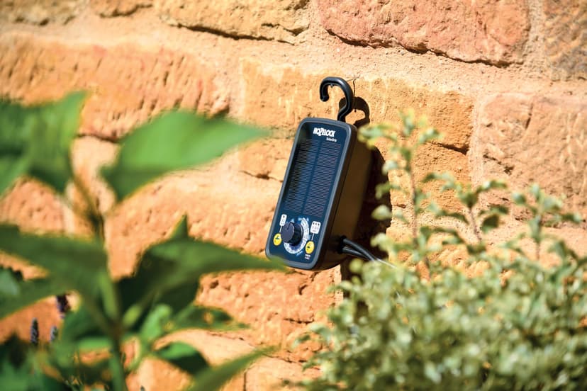 HOZELOCK - Solar Select Controller, Solar-Powered Automatic Watering Kit for Up to 20 Pots, Drip Irrigation System with 20m Hose, 13 Preset Programs, Manual Watering, and Rainwater Compatibility - 2