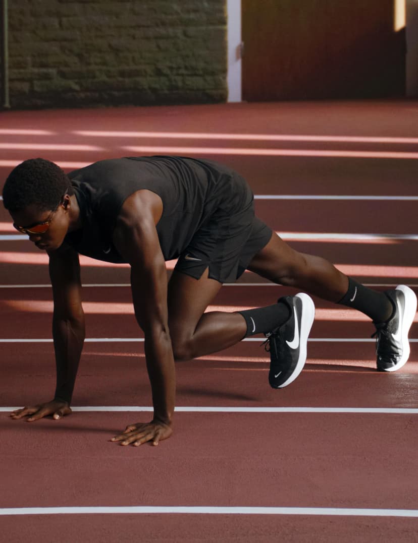 Nike Men's Revolution 8Sneaker - 3