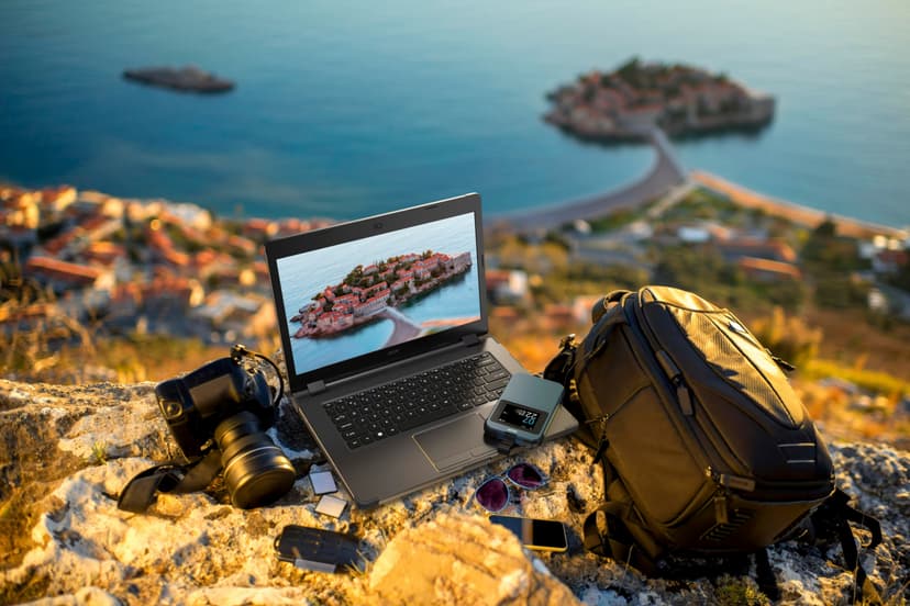 Acer Connect Enduro M3 5G Router/Mobile Hotspot (2.4-inch Touchscreen, Wi-Fi 6, USB-C, MIL-STD-810H & IP54 Certified) - includes 20GB roaming data - 7