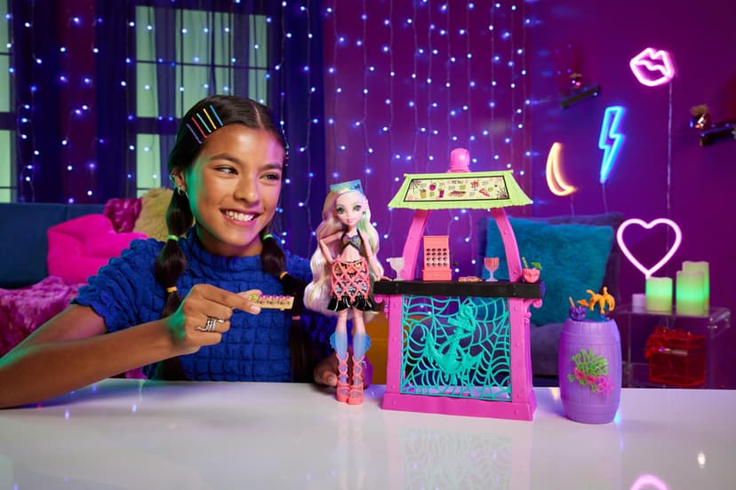 Monster High Doll and Playset, Lagoona Blue Scare-adise Island Snack Shack with Food Accessories and Color Change Drinks, HRP70 - 2