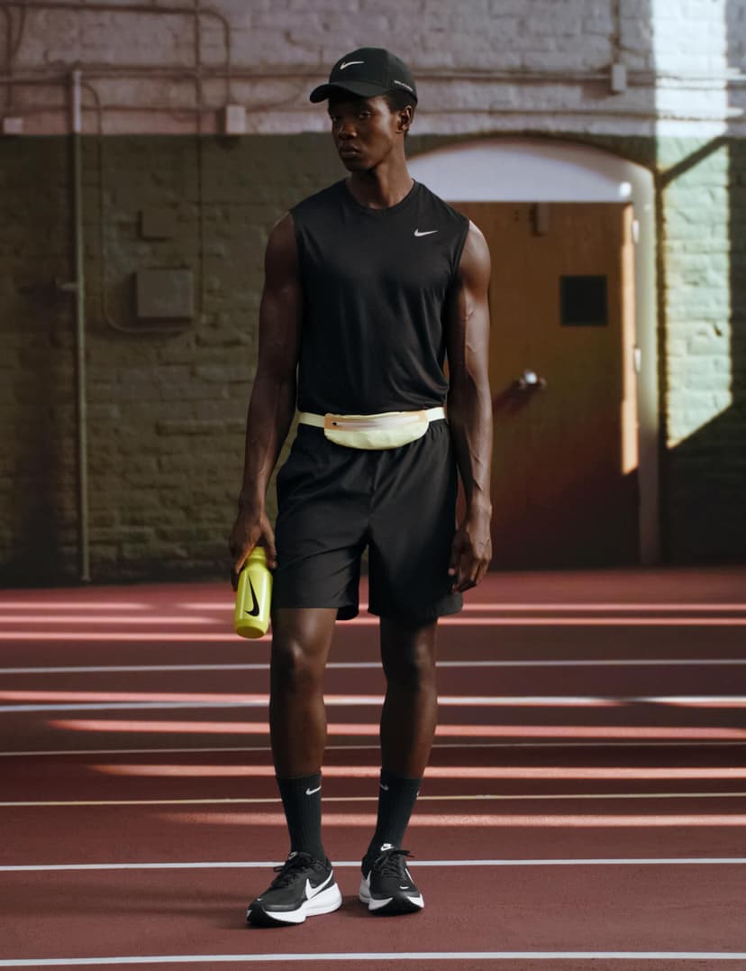 Nike Men's Revolution 8Sneaker - 2