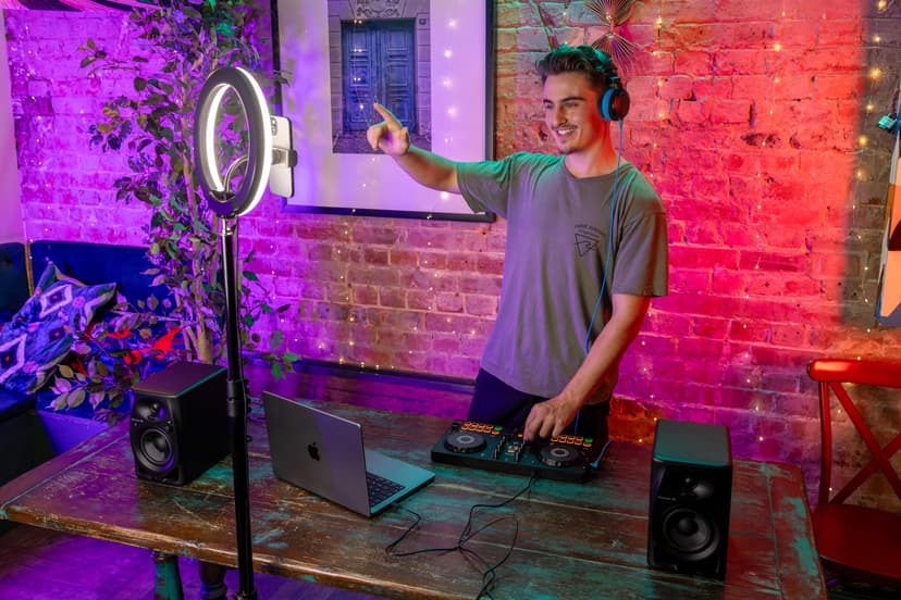 AlphaTheta/Pioneer DJ DDJ-FLX2 Beginner DJ Controller – Portable USB-Powered 2-Channel Controller with Professional Layout – Compatible with Music Streaming Services – Perfect for New DJs - 3