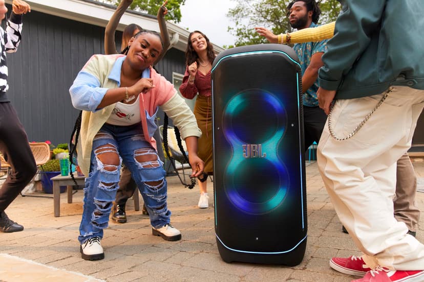 JBL PartyBox Ultimate, puissante enceinte Bluetooth sans fil, connectivité WiFi, basses puissantes, JBL Pro Sound, éclairage dynamique intégré et transportable sur roues - 2