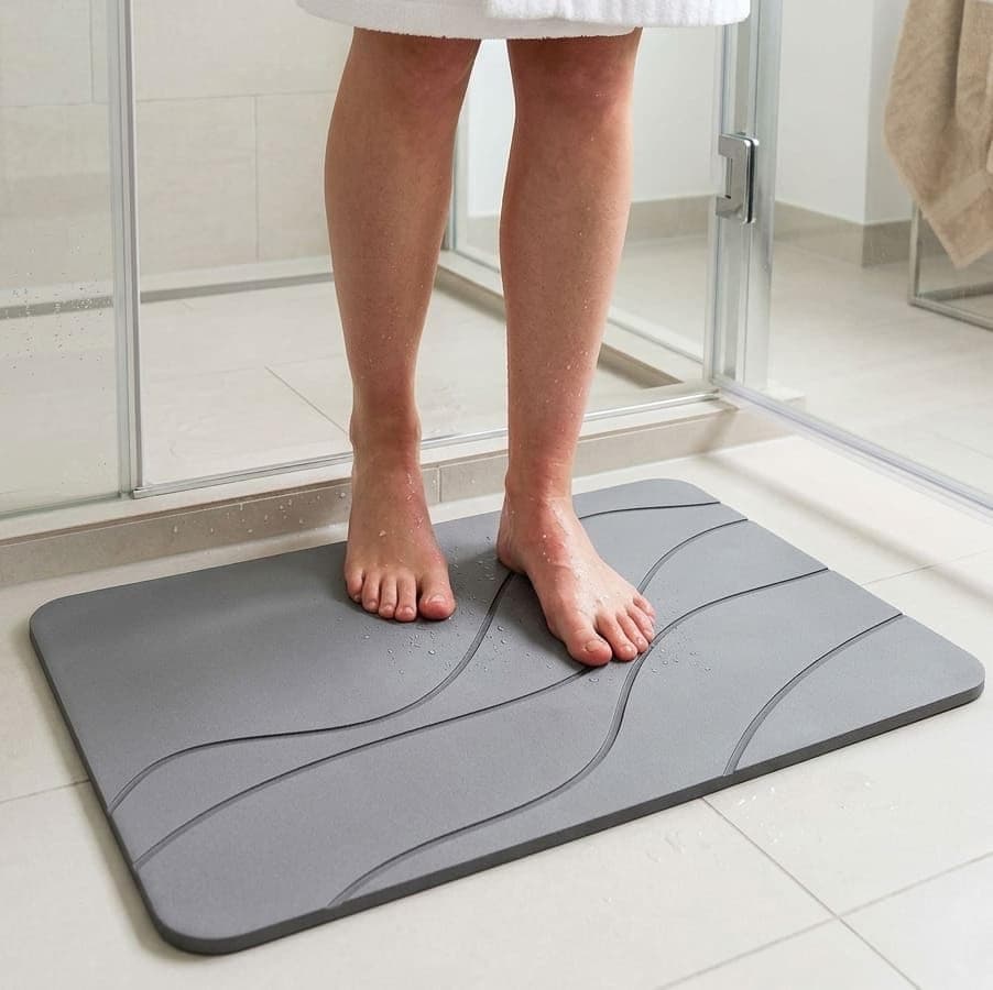 Tapis de Bain en Pierre de Diatomite Dure 60x40 cm Super Absorbant, Facile à Nettoyer, Antidérapant, pour Salle de Bain et Cuisine, Naturel Matériau Séchage Rapide Ultra Absorbant Antiglisse Moderne