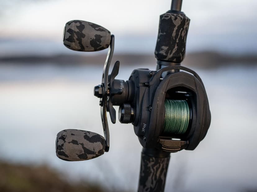 Abu Garcia MAX X Black Ops Casting Fishing Rod and Reel Combo, 1.98 m 10-40g, River Set, Baitcast Combos for Freshwater Predator Anglers, Pike Perch and Zander - Black - 3