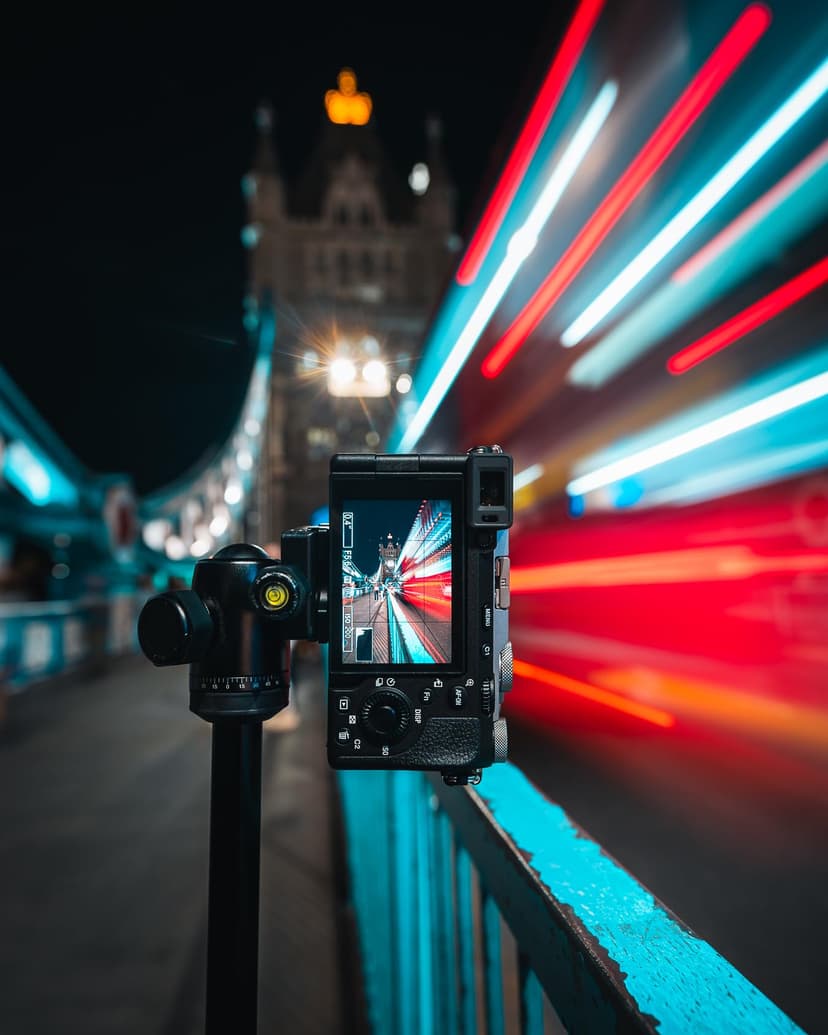 Sony Alpha 7C II Compact Full-Frame Mirrorless Camera (33MP, 4K 60p Video, AI Autofocus, 7-stop IBIS, Vari-Angle Screen - Ideal for Hybrid Creators, Travel, Vlogging & Content) - 8