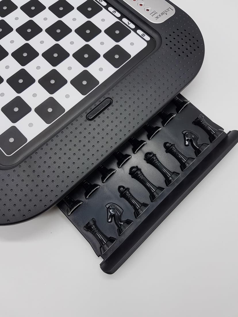 Lexibook, Chessman FX Electronic Chess Game with Touch Keyboard and Light and Sound Effects 32 Pieces 64 Levels of Difficulty, Family Board Game, Black/Silver, CG1335LXB - 3