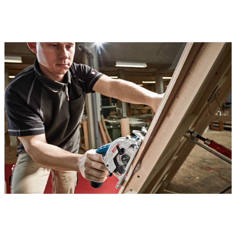 Bosch Professional 12V System scie circulaire sans-fil GKS 12V-26 (Ø de lame : 85 mm, avec 2 batteries 3,0Ah, chargeur rapide GAL 12V-40, calage L-BOXX, L-BOXX) - 6