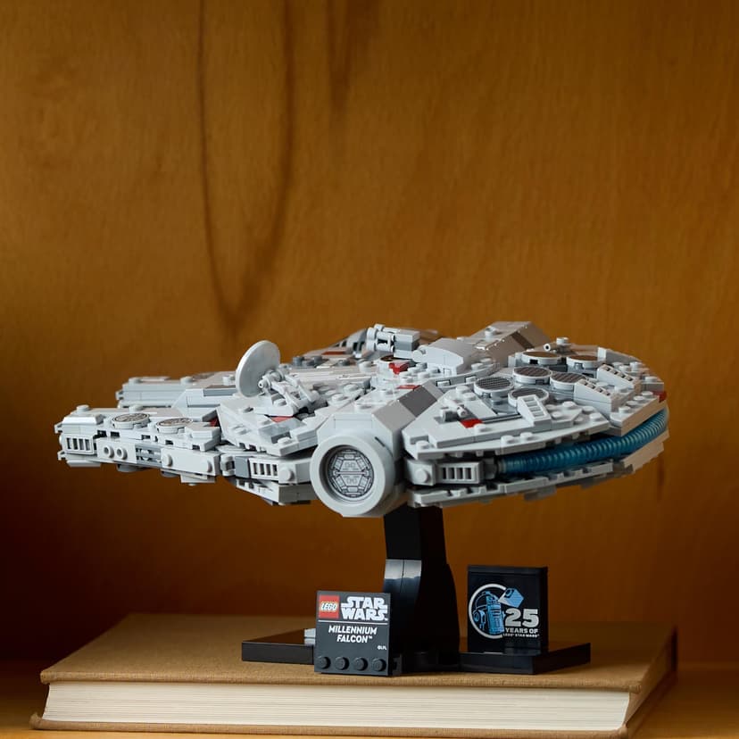 LEGO Star Wars 75375 Millennium Falcon - Set de Construction de Vaisseau Spatial Collector pour Adulte - Présentoir & Plaque Descriptive pour Déco de Bureau - Cadeau pour Fans de Un Nouvel Espoir - 3