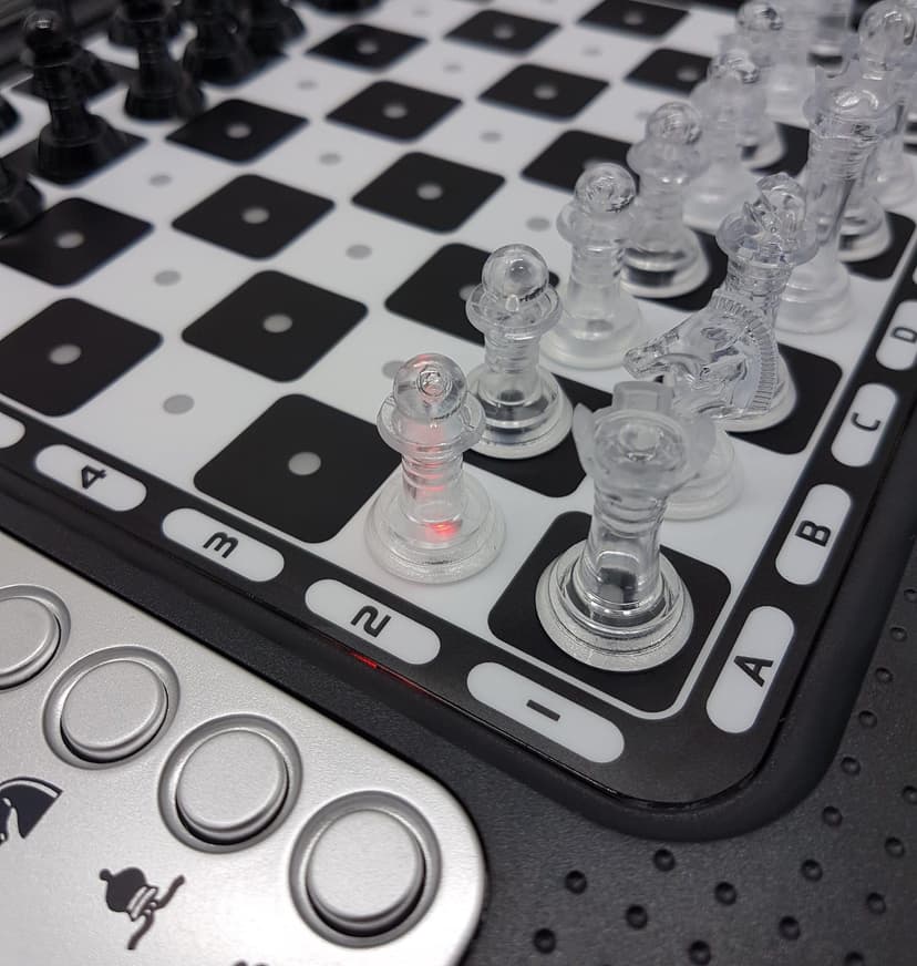 Lexibook, Chessman FX Electronic Chess Game with Touch Keyboard and Light and Sound Effects 32 Pieces 64 Levels of Difficulty, Family Board Game, Black/Silver, CG1335LXB - 4