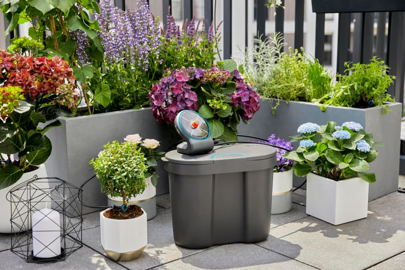 Gardena solar-powered AquaBloom irrigation set with water tank: Solar-powered irrigation set for up to 20 potted plants, control unit with 14 irrigation programmes (13301-20) - 3