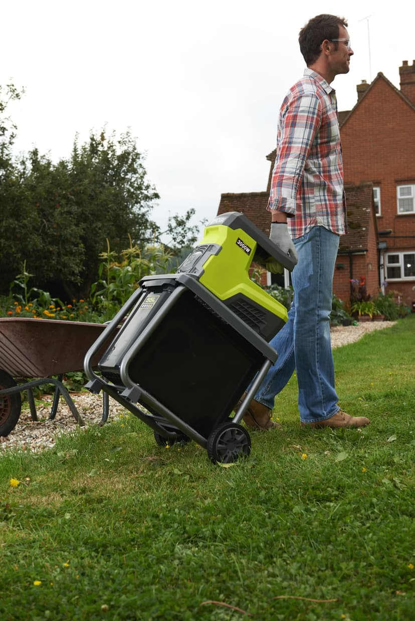 RYOBI - Bio shredder 220 V, 3000 W with wheels – Maximum branch diameter 45 mm, Rotation Inversion, Overload Protection, Manifold Tray 200 kg/h – 55 L, Push Button – RSH3045U - 5