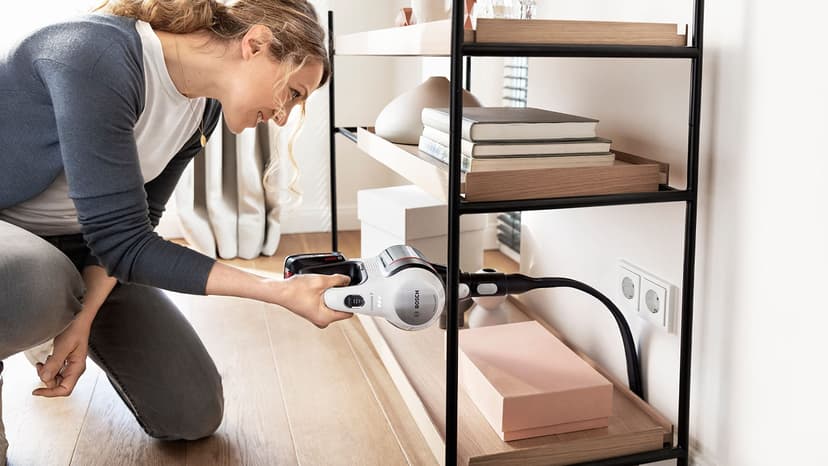 Bosch Electroménager Unlimited 7, BBS711W, aspirateur Balai, autonomie de 40 Min, Brosse motorisée avec éclairage LED, Batterie 3.0 Ah Power for All, Tube Flexible, Poids léger, Accessoires, Blanc - 6