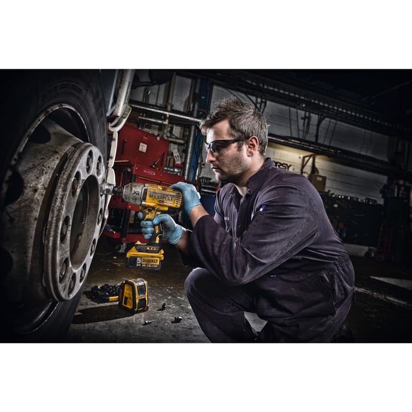 DEWALT Boulonneuse à Chocs Brushless 18V XR 5Ah Li-Ion - Clé à Chocs sans Fil avec Lampe LED et Carter en Magnésium - 2400imp/min - 3 Vitesses (0-400/1200/1900tr/min) - 610W DCF899N-XJ - 2