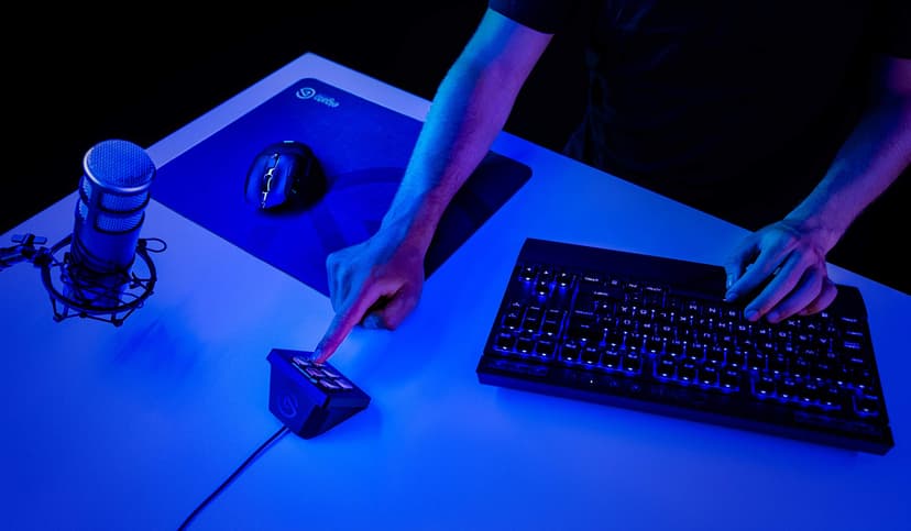 Elgato Stream Deck Mini – Control Zoom, Teams, PowerPoint, MS Office and More, Boost Productivity with Seamless Integration for Daily Apps, Set Up Shortcuts Easily, Compatible with Mac and PC - 2