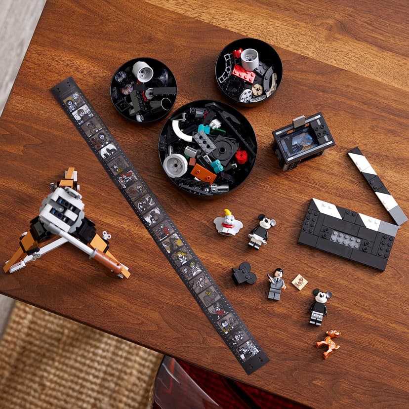 LEGO Disney Walt Disney Tribute Camera 43230 Kit de construction pour fans de Disney Célébrez Disney 100 avec une pièce de collection, parfait pour jouer et afficher, fait un cadeau amusant pour les - 7